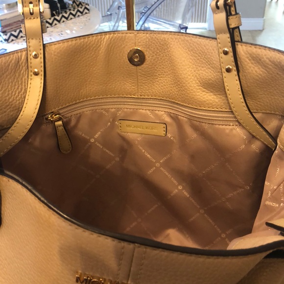 Michael Kors Genuine Tote Bag - Picture 2 of 11